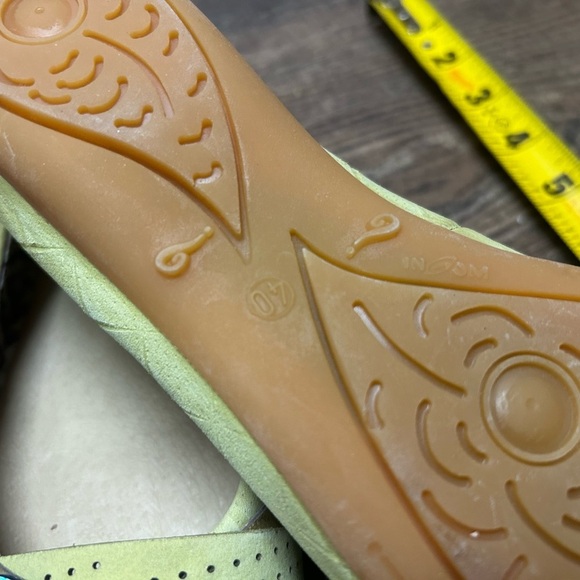 MJUS NWOT 9.5 green/Yellow Flats with Perforated Upper and jewelled toes so cute - Picture 10 of 10